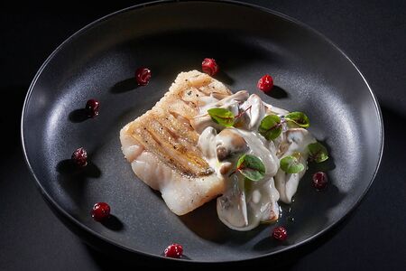 Судак с грибами