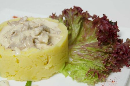 Бефстроганов из телятины с картофельным пюре