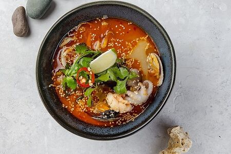 Том ям с морепродуктами