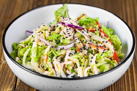 Салат куриный с имбирной заправкой