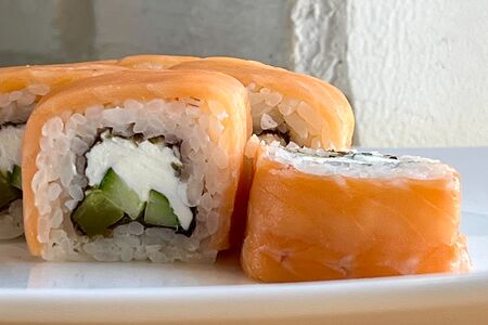 Ролл Филадельфия с такуаном