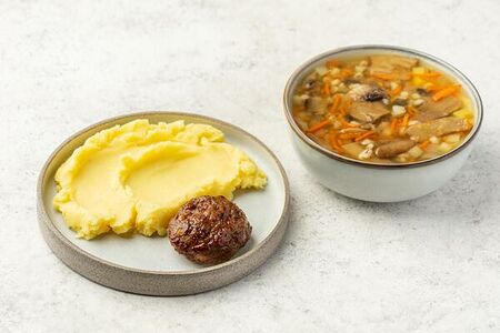 Набор: Суп грибной + Котлета Домашняя с картофельным пюре