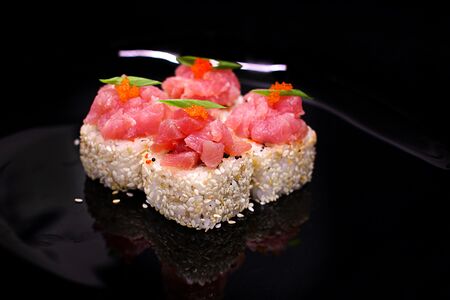 Ролл Тунец тартар