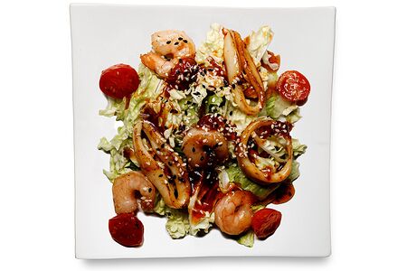 Салат с креветкой и кальмаром