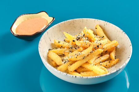 Картофель фри, пармезан, крамбл васаби