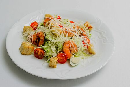 Салат Цезарь с креветками