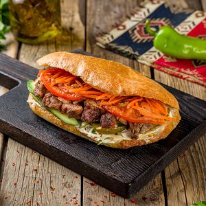 Шаурма с говядиной и морковкой по-корейски в пите