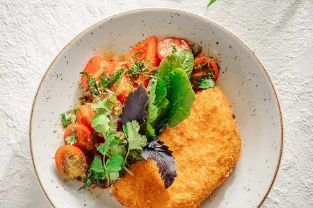 Салат с жареным сулугуни