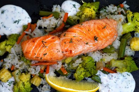 Лосось с рисом и овощами