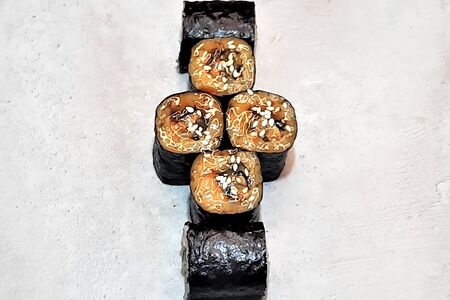 Ролл с угрём