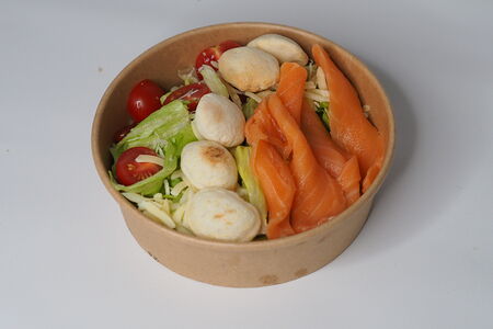 Салат Цезарь с лососем