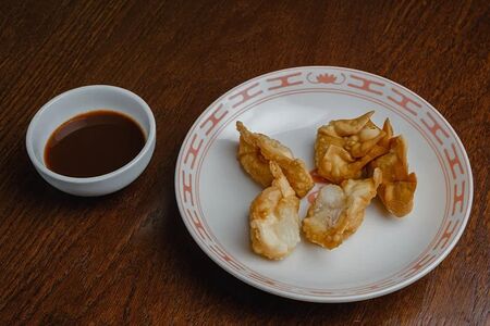 Вонтоны с говядиной жареные