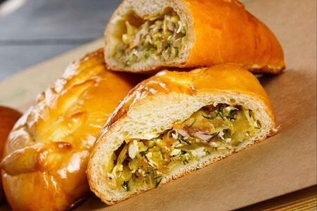 Пирожок с капустой