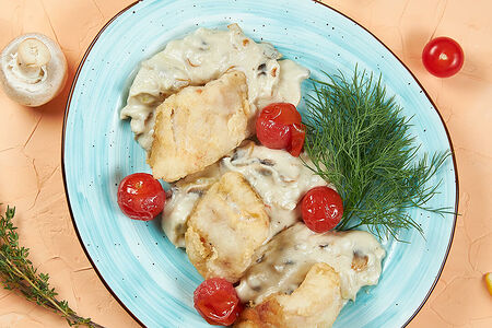 Судак жареный на грибной подушке