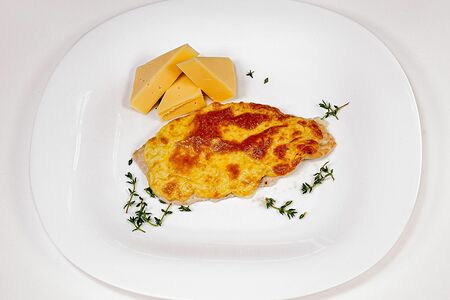 Свинина под сырной корочкой