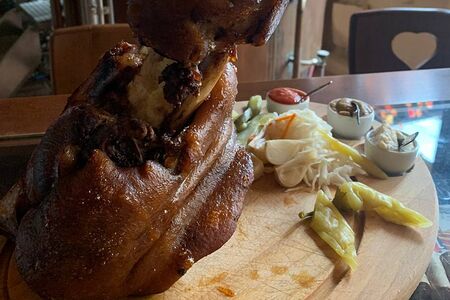 Рулька, запечённая в тёмном пиве