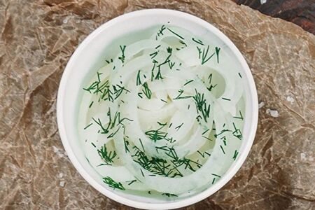 Лук маринованный