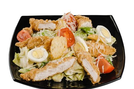 Цезарь с куриной грудкой в темпуре