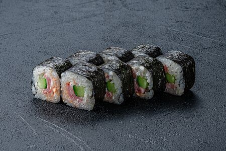 Макидзуси с беконом острый