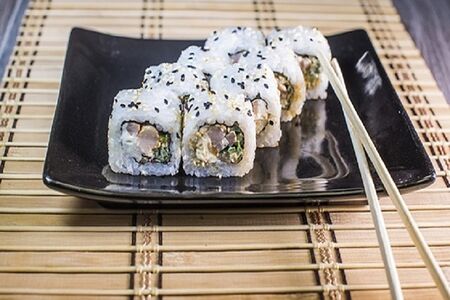 Ролл острый с курицей терияки