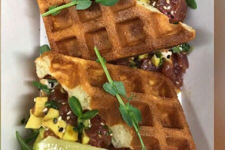 Вафля с тартаром из тунца