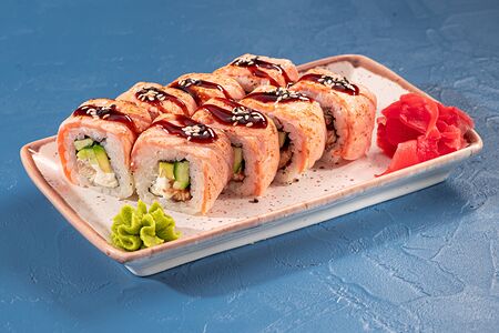 Ролл с опаленным лососем и угрем