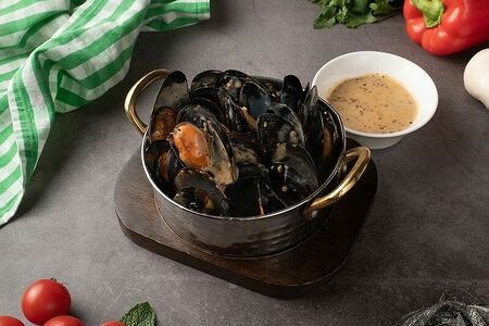 Мидии с кунжутным соусом