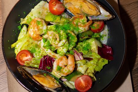 Салат с морепродуктами