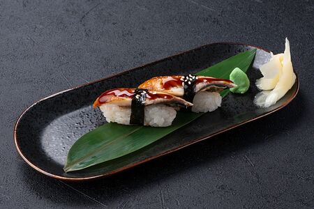 Суши с угрем