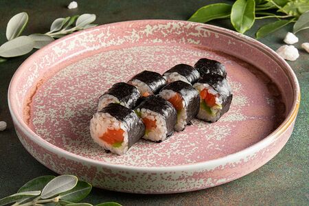 Ролл Сяке авокадо маки