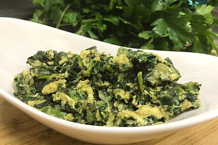 Шпинат с яйцом