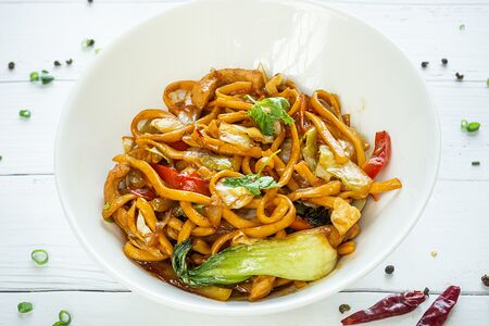 Яичная лапша с курицей