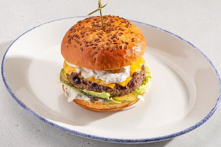 Бургер с грибами и трюфельным соусом