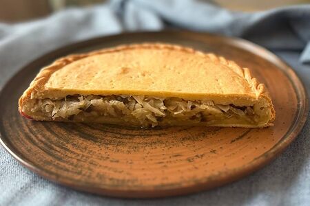 Пирог с капустой и грибами в заморозке