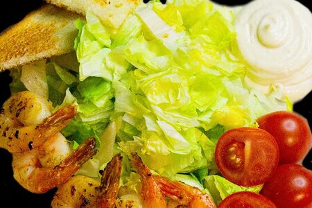 Цезарь с тигровыми креветками