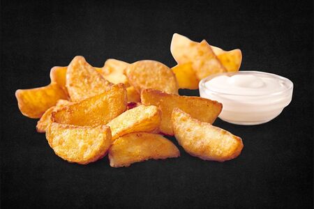 Картофельные дольки с корнишонами