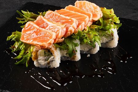 Татаки-ролл с лососем