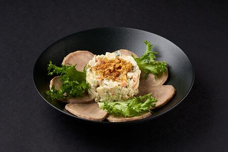 Салат Оливье с томленым языком