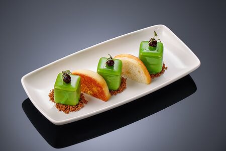 Утиный паштет в яблочной глазури