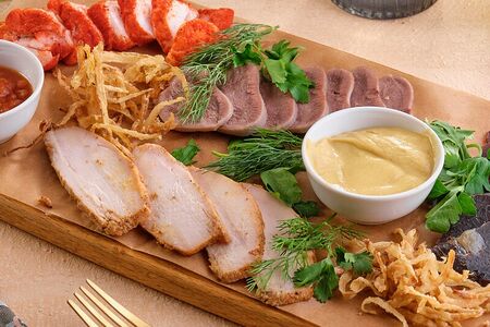 Мясные деликатесы