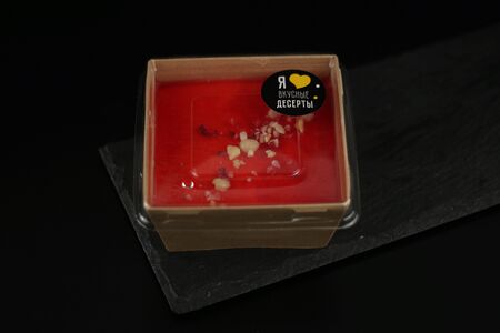 Пирожное Манго-малина