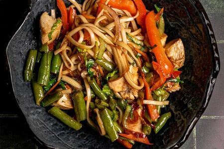 Удон с курицей терияки