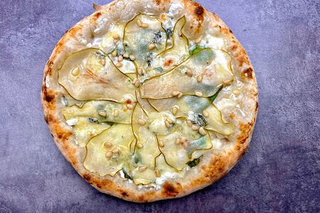 Груша, горгонзола, лавандовый мед