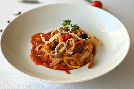 Паста под соусом Путтанеска