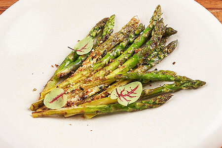 Спаржа на теппане