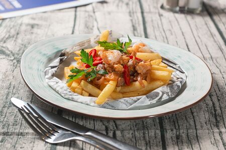 Картофель фри с креветками Том-Ям