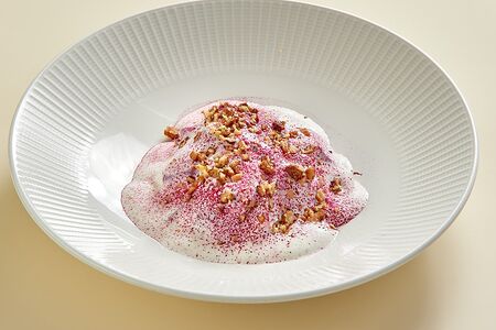 Салат с запеченной свеклой и муссом из козьего сыра