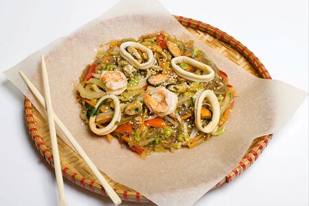 Лапша Wok ручной работы с морепродуктами