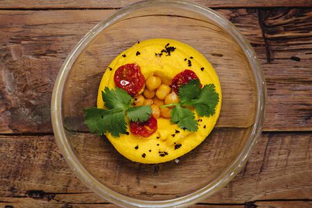 Хумус батат, вяленые черри, земля из маслин