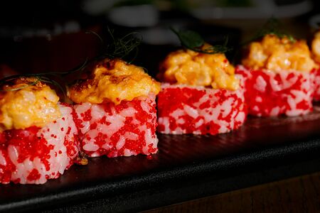 Запеченный ролл с креветкой и угрем